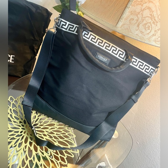 Versace - Picture 5 of 15